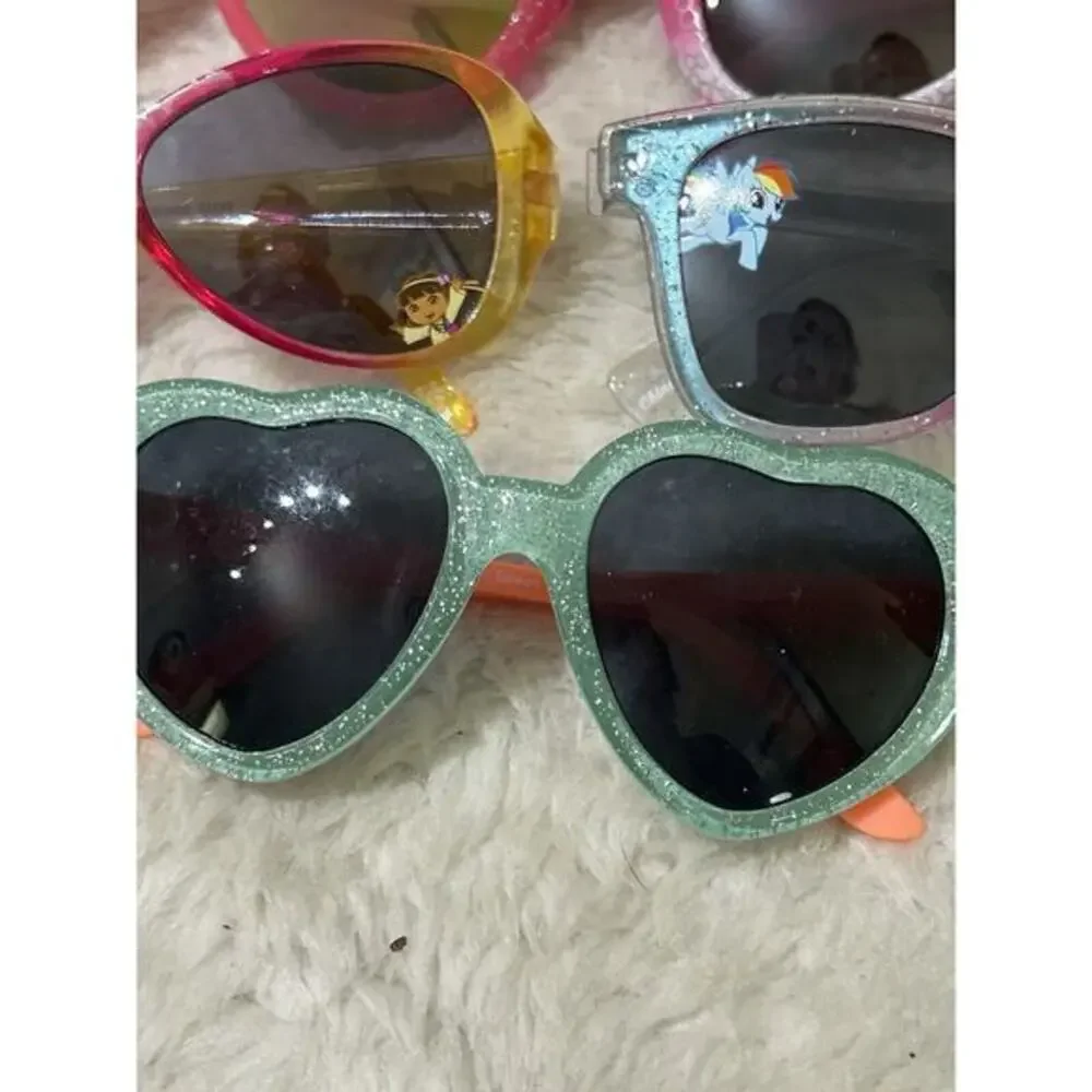 Girls Sunglasses‎ Lot Of Five With Case